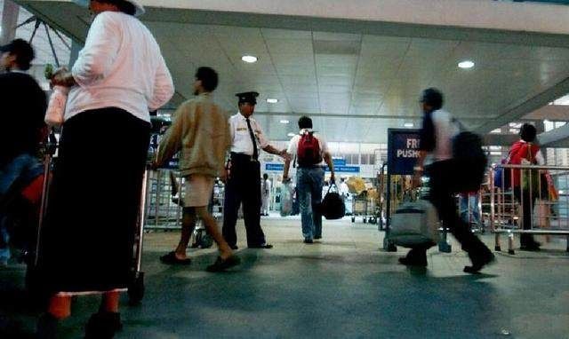 为何老外抢着来中国工作?这国要派30万人来,没