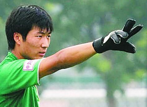 鲁能90后最强门神浮出水面 身手不凡接班王大雷