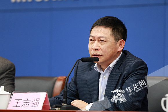 市发改委副主任王志强介绍情况.记者 李裕锟 摄