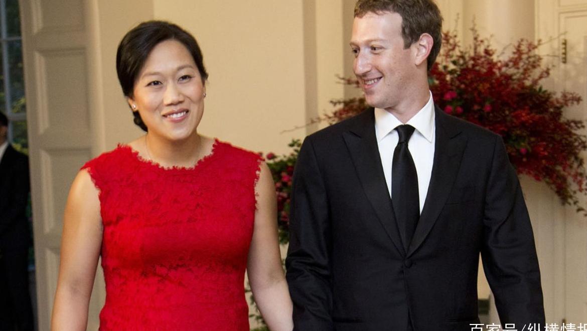 身价800亿美元,却住二层小楼开30万的车,女友舍不得买500元的鞋