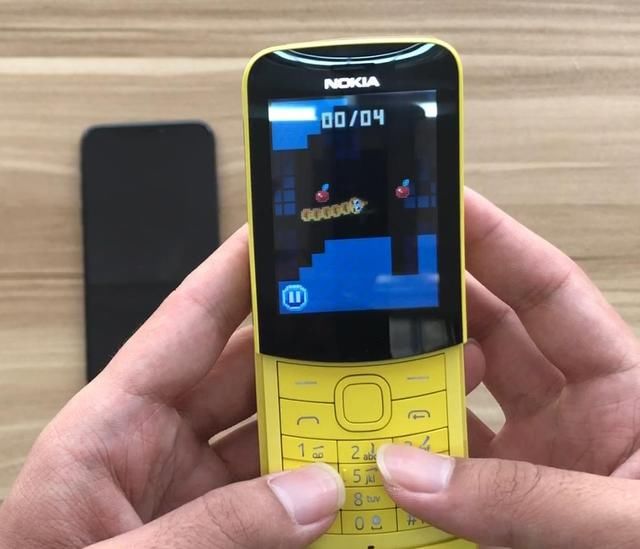 499元的诺基亚8110对比5950元的iPhoneX,看