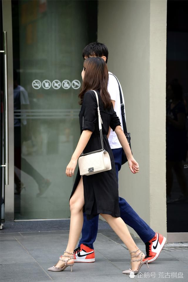 北京时尚街区为什么那么多姑娘喜欢穿尖头鞋,