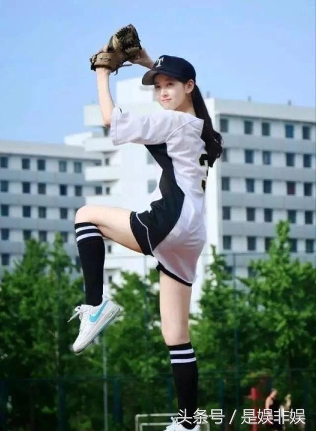 女星爱袜子外穿:杨幂杨颖时髦,鞠婧祎罕见,我就