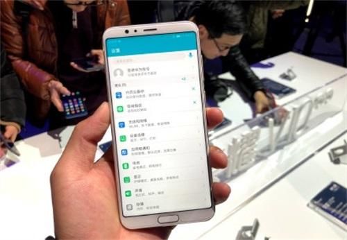 华为新机发布会现场,荣耀V10真机上手感受,价