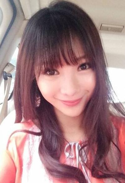 柳岩疑现整容后遗症:9张照片同一个表情