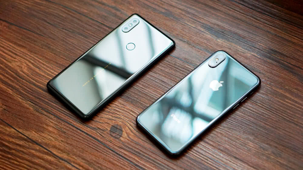 iPhone X和小米MIX2S真机对比:刘海跟下巴谁
