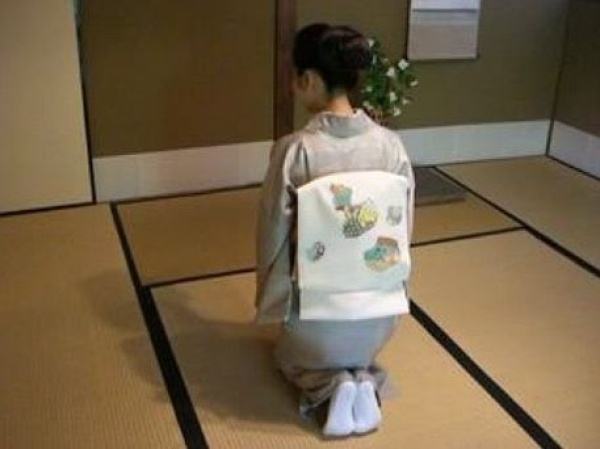 日本怪行为解密：温柔的女人为什么喜欢跪