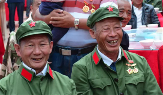 丽江老兵庆"八一" 共叙战友情