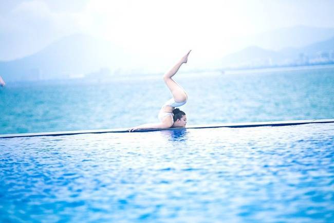 第一柔术美女孙菲在三亚 将柔术玩出新花样(2)