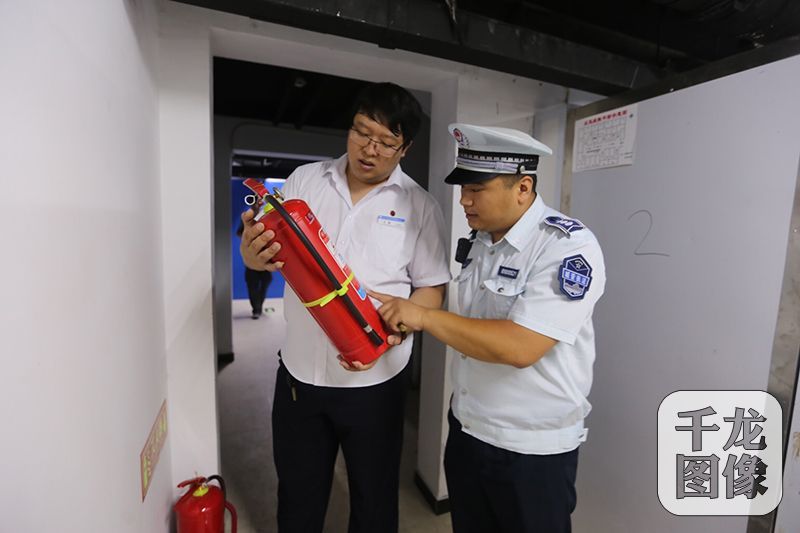 北京东城地下群租房变身惠民仓储地 北京东城地下群租房变身惠民仓储地