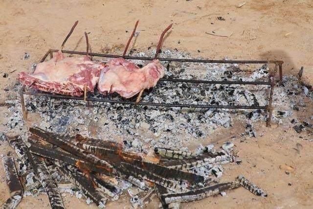 朋友说要野外烧烤,结果去了八个人,烤了3串肉,气的想转身走人