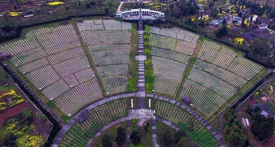 航拍全国最大红军烈士陵园 2万名烈士安眠