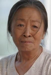 悲惨的一生:赚钱为儿子还房贷,如今重病却不见