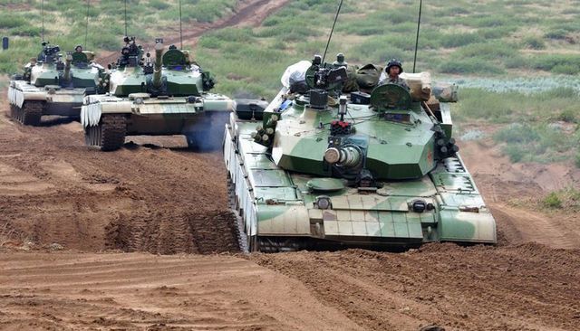 在中国陆军的装备序列中，坦克装甲车辆的发展优先级始终居于前列。这一方面与其强悍的作战威力有关；另一方面，也与作为世界级大国的中国必须自力更生，切不可让主战装备命脉握于他国之手有关。回顾中国陆军装甲力量发展过程，其可谓走过了一条“从人尽可欺到碾压全球”的道路，之中的种种尝试、努力、艰辛和收获都极为值得我们仔细挖掘与回味。在建军90周年之际，对中国坦克工业的回顾无疑意义深远。