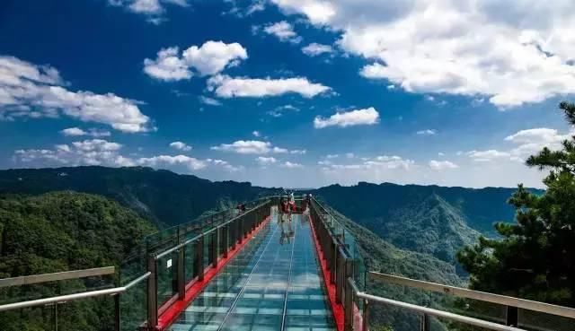 重庆首个5d玻璃桥景区下月开园,你敢去挑战吗?