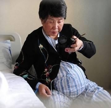 二胎开放,医院来了一个超高龄50岁产妇,宝宝的父亲更让人惊讶!