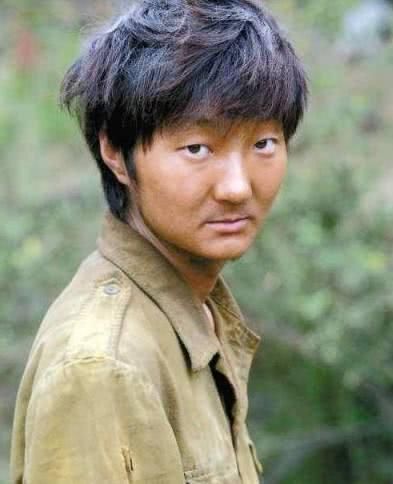 大家对王大治的第一印象,一定会觉得很丑吧,虽然长的其貌不扬,但1977