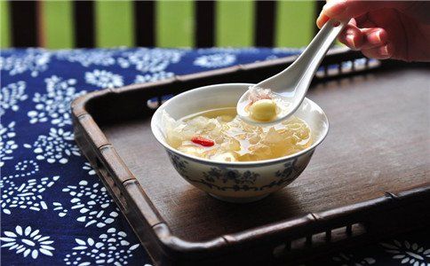 熬煮红枣银耳汤 红糖营养高冰糖更原味