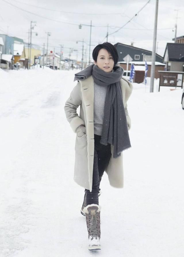 冻龄女神俞飞鸿:学会她的穿搭术,你也可以美