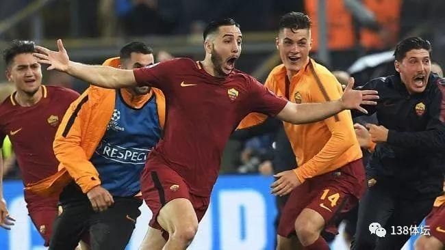 AC米兰球迷客厅滑跪,竟因巴萨被逆转