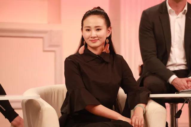 《厉害了我的课》“新世纪”学习中国舞 了解中国传统文化 《厉害了我的课》“新世纪”学习中国舞 了解中国传统文化