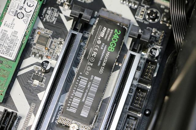 NVMe 1.3 速度飞起 不换系统换固态升级