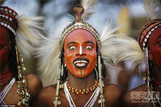 非洲偷妻节:女子随意挑夫 有人偷到30个妻子 非洲偷妻节:女子随意挑夫 有人偷到30个妻子