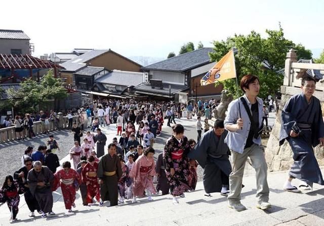 如何分辨中国、日本、韩国的旅行团?外国人有