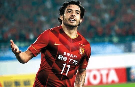 重磅消息!高拉特加盟法甲豪门马赛 领衔三外援