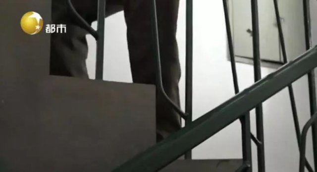 连老旧小区安装首部外挂电梯 电梯钱咋分摊的