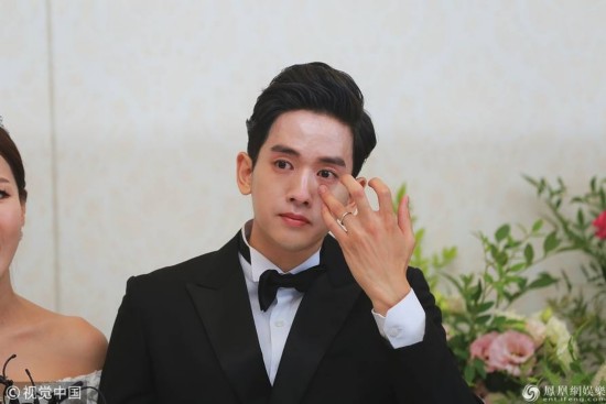 原名沈玟雅)与26岁男子组合soreal成员刘phillip(柳弼立)举办结婚典礼