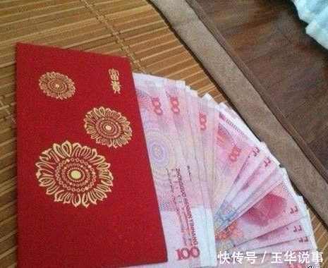 我结婚那天,后妈给了我20万做礼金,亲生妈却只包了大红包,但我拆开看