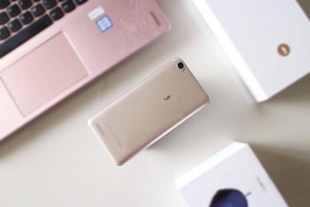 将就,4000mAh红辣椒4A重新定义百元智能机品