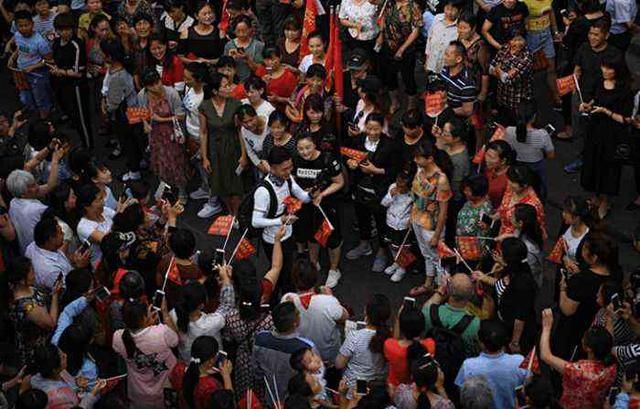 毛坦厂中学成绩公布,一万人只有一个进清华?网友回复打脸