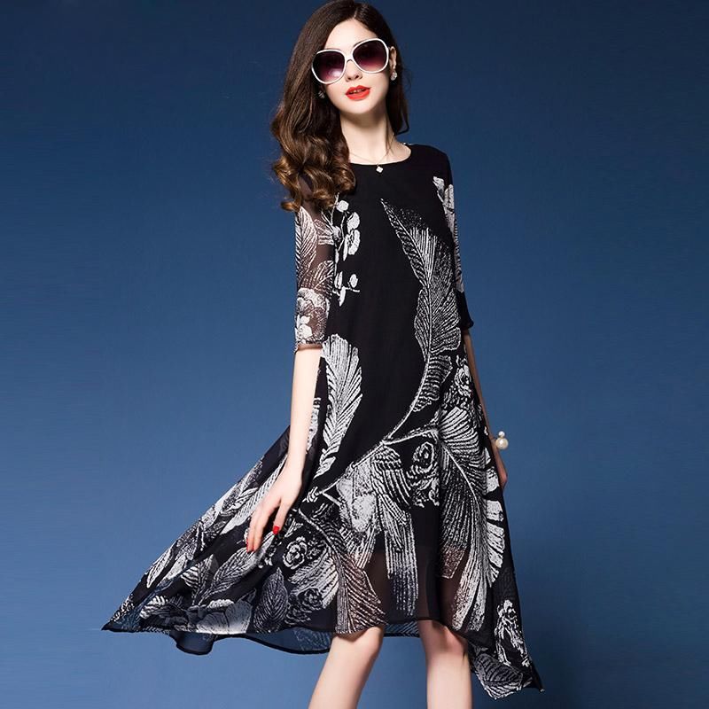 50岁女人拒绝做老气大妈,真丝连衣裙高贵大气