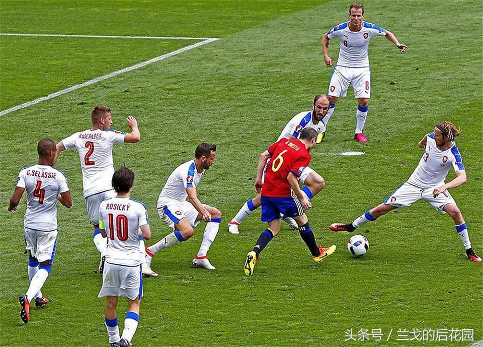 巴萨为伊涅斯塔设计纪念球衣:8号即是无穷!一