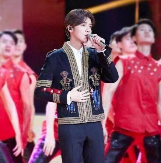 2018年春节联欢晚会名单出炉 鹿晗关晓彤携手