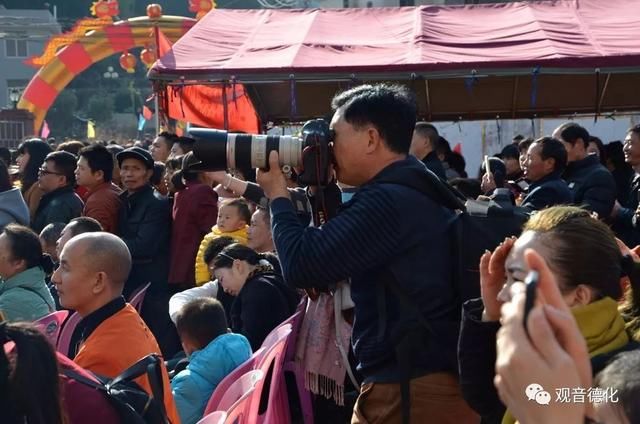 巾帼心向党 建功新时代瓷都巾帼志愿者助力德