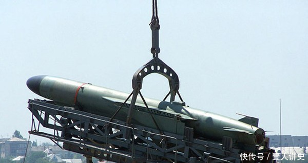 它就发了两个炮弹,却把这个国家打的落花流水