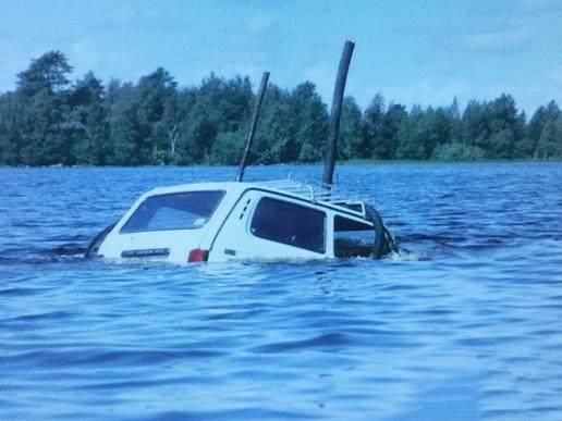 拉达尼瓦神奇的小越野车 太难看了但是很便宜