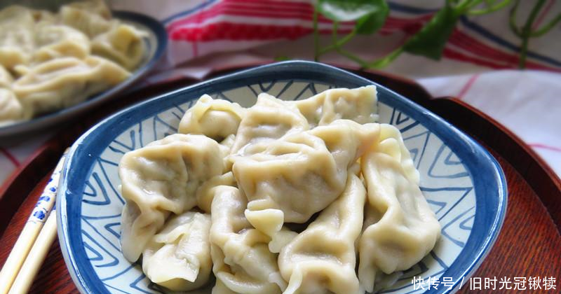 夏天吃饺子最爱芹菜馅,老公调这馅最拿手,孩子