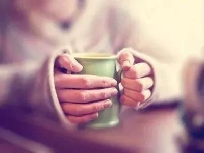 冬天手脚冰凉是怎么回事?4个小妙招,让你温暖