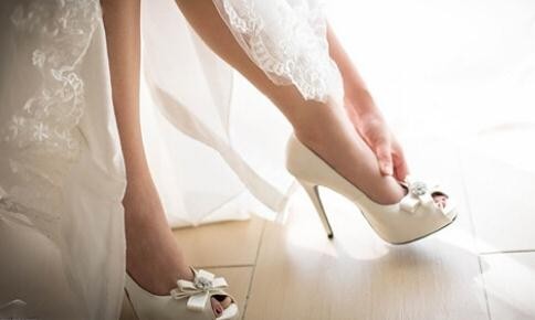 新买高跟鞋磨脚怎么办?教你几招小方法