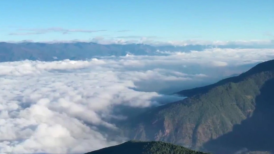 镶嵌在群峰之间的“美玉”——云龙天池!所谓的人间仙境可能就是这样 镶嵌在群峰之间的“美玉”——云龙天池!所谓的人间仙境可能就是这样