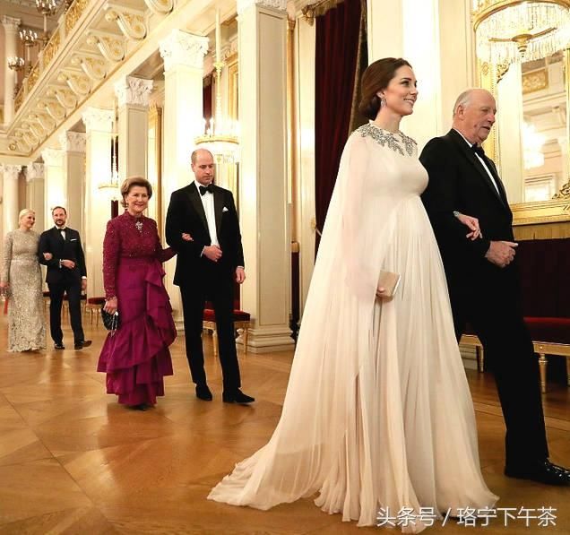 英国首相穿裙子逛故宫算啥?真心疼凯特王妃怀
