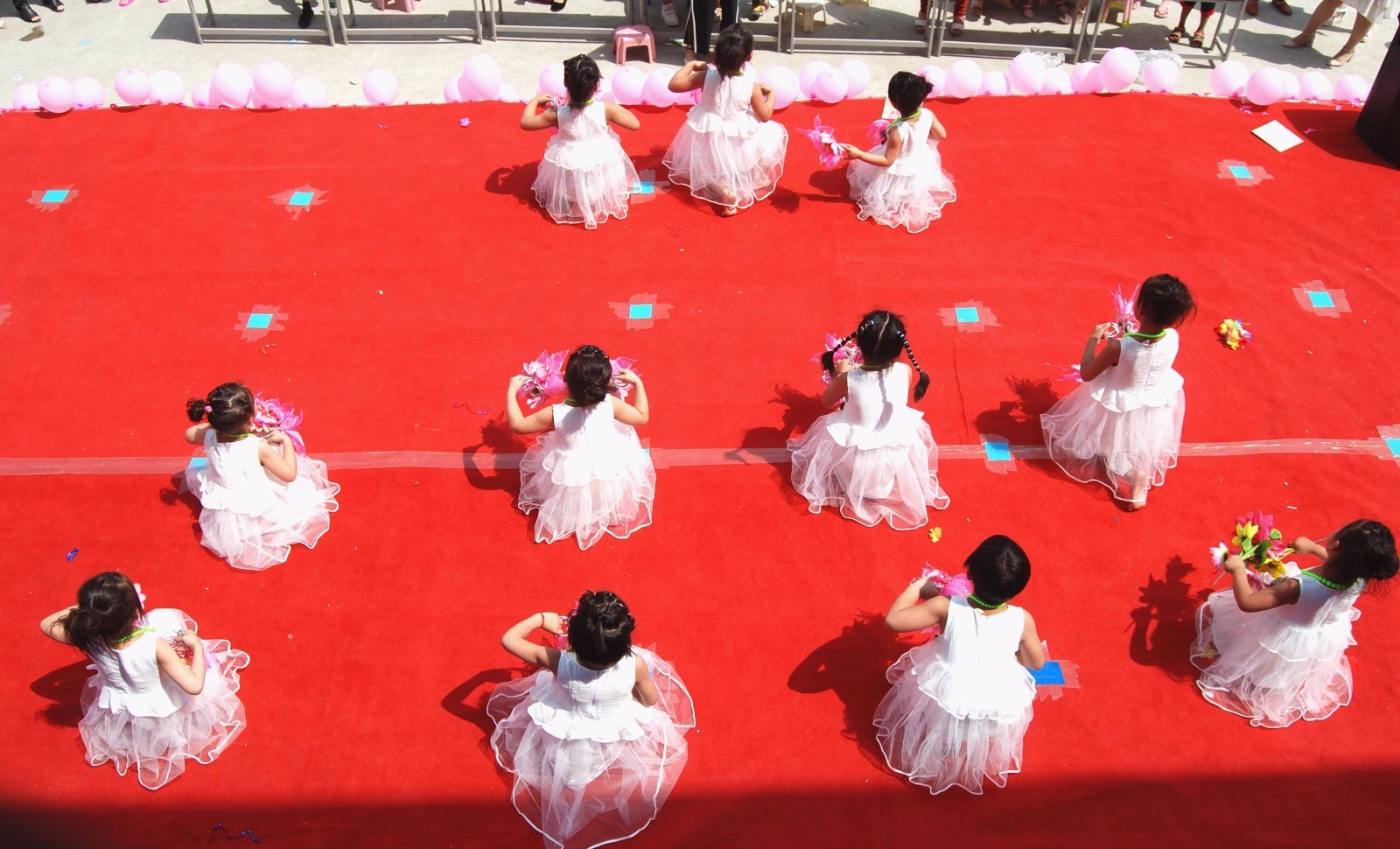 淮阳县齐老乡柳南小白鸽艺术幼儿园在小学举行