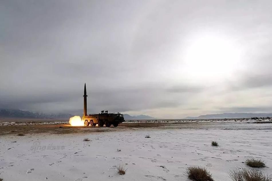 专灭台军机场基地!我军东风15导弹剑指苍穹显