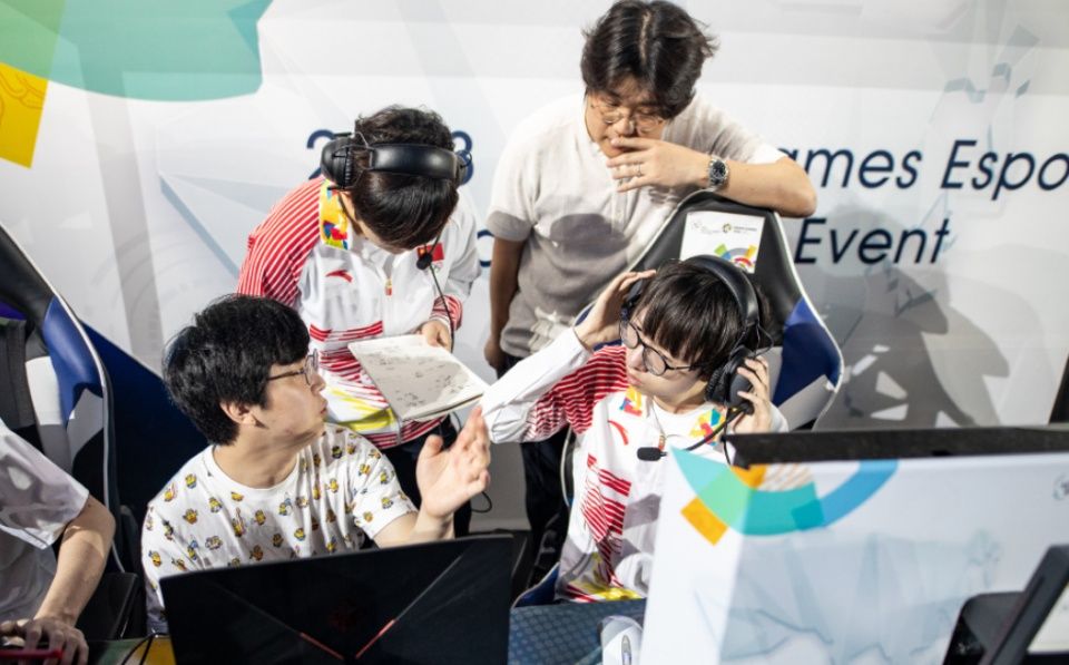 LPL最会洗脑的教练诞生:RNG香锅是世界第一