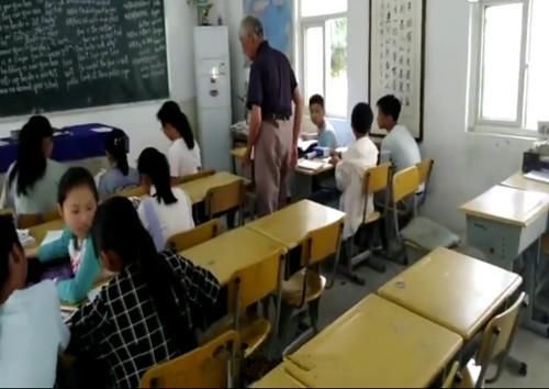 九旬教师为留守儿童无偿补课18年:希望把最后