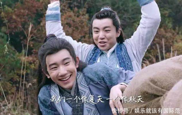 明星在片场休息时李易峰杨幂这样,杨颖抽烟解